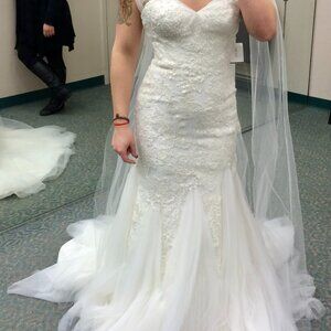 Wedding Dress ~ David's Bridal~ Size 6 ~ Ivory